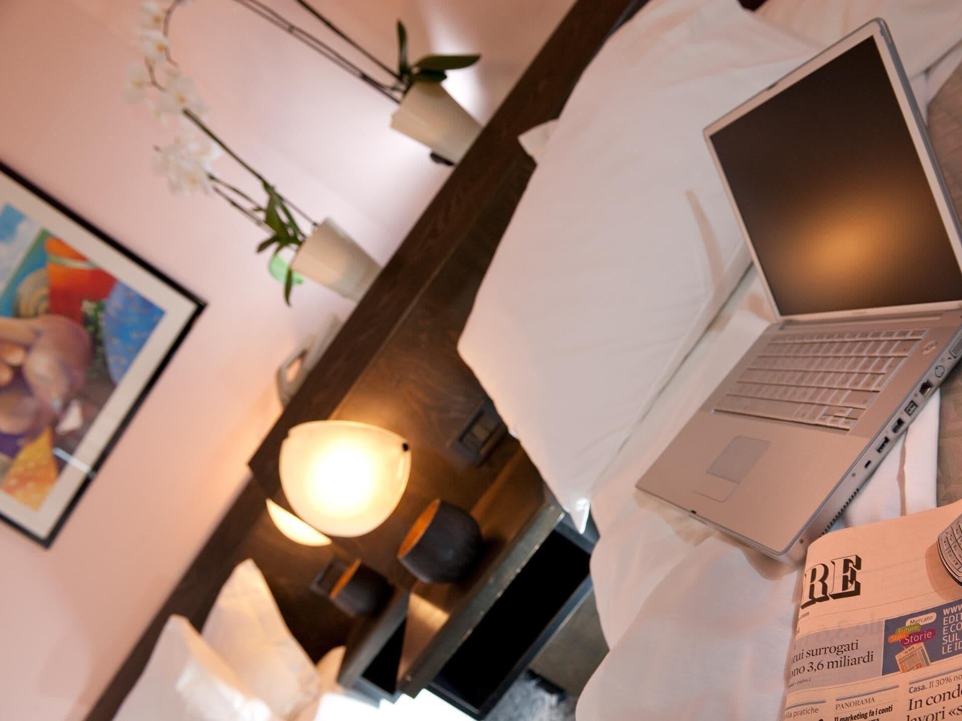 Hotel Comtur Бинаско Екстериор снимка