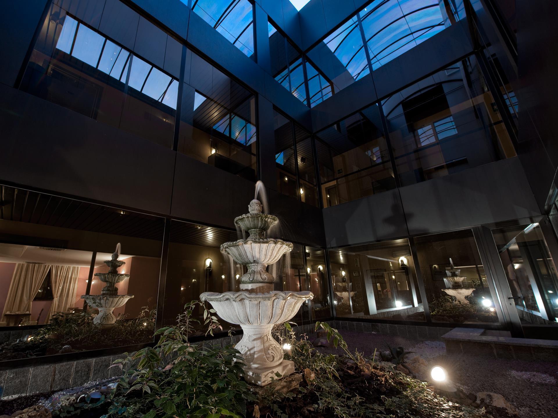 Hotel Comtur Бинаско Екстериор снимка