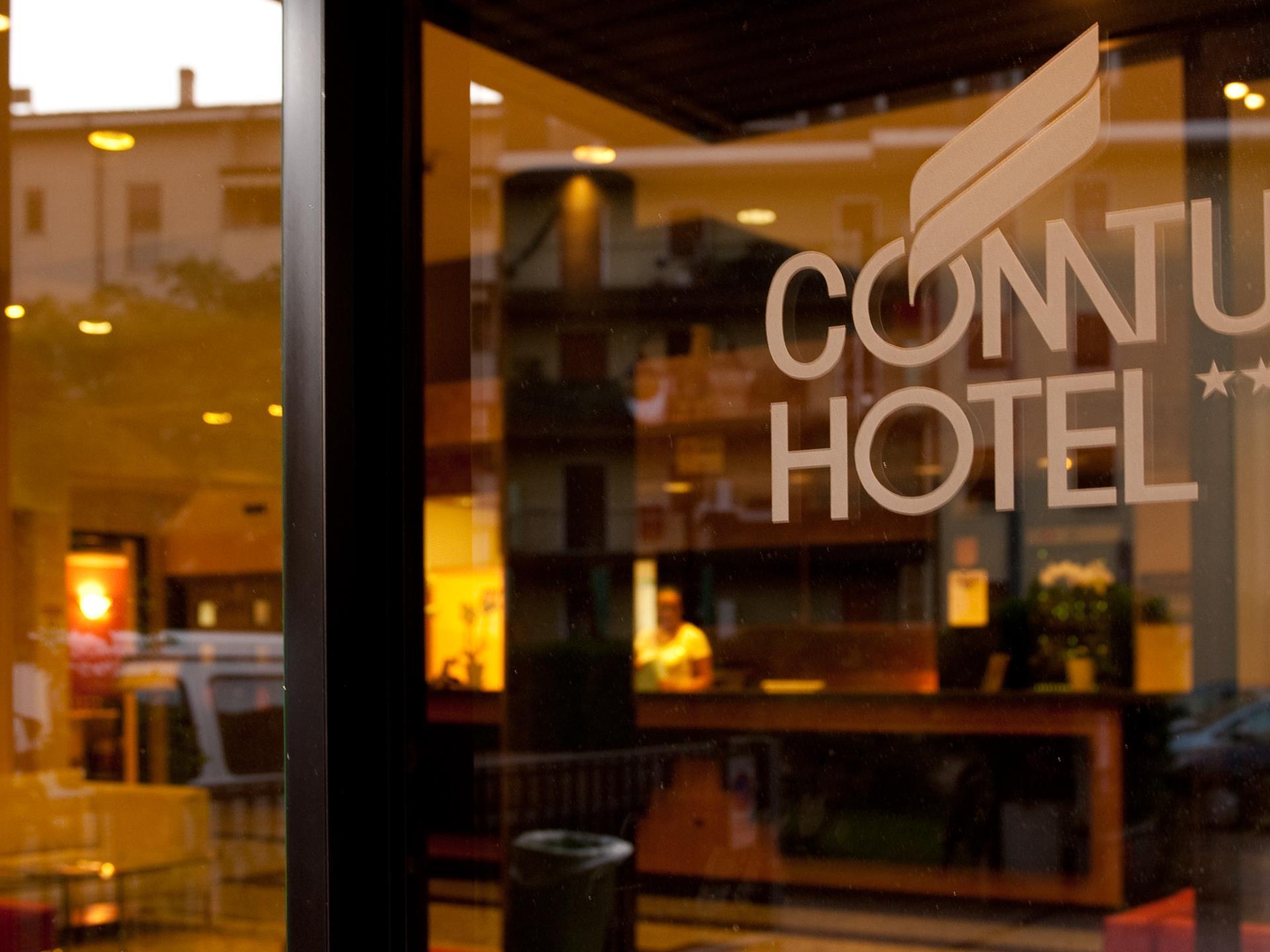 Hotel Comtur Бинаско Екстериор снимка