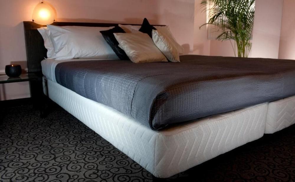 Hotel Comtur Бинаско Екстериор снимка