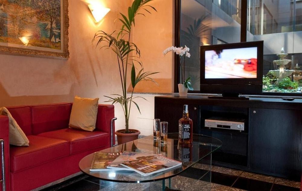 Hotel Comtur Бинаско Екстериор снимка