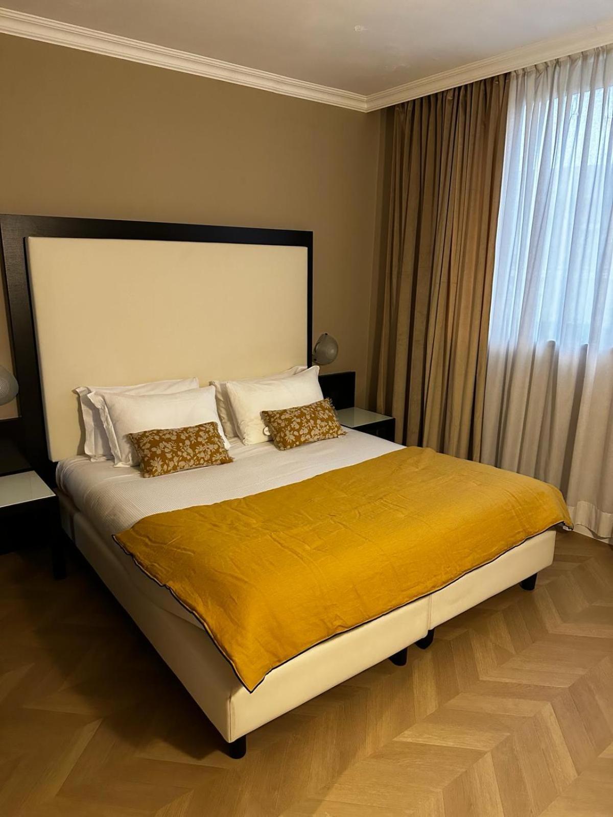 Hotel Comtur Бинаско Екстериор снимка