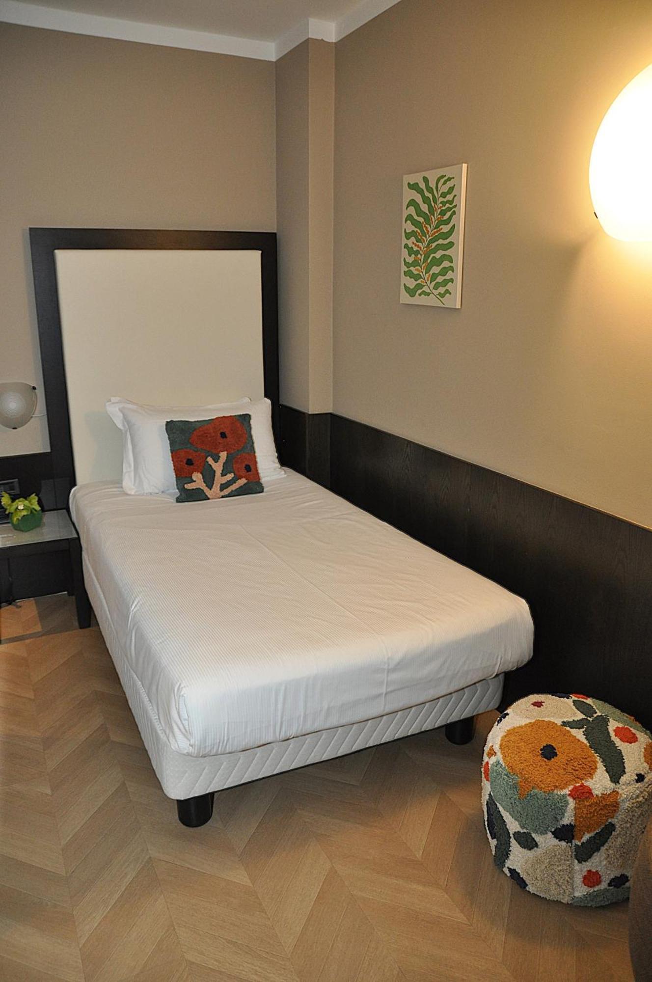 Hotel Comtur Бинаско Екстериор снимка