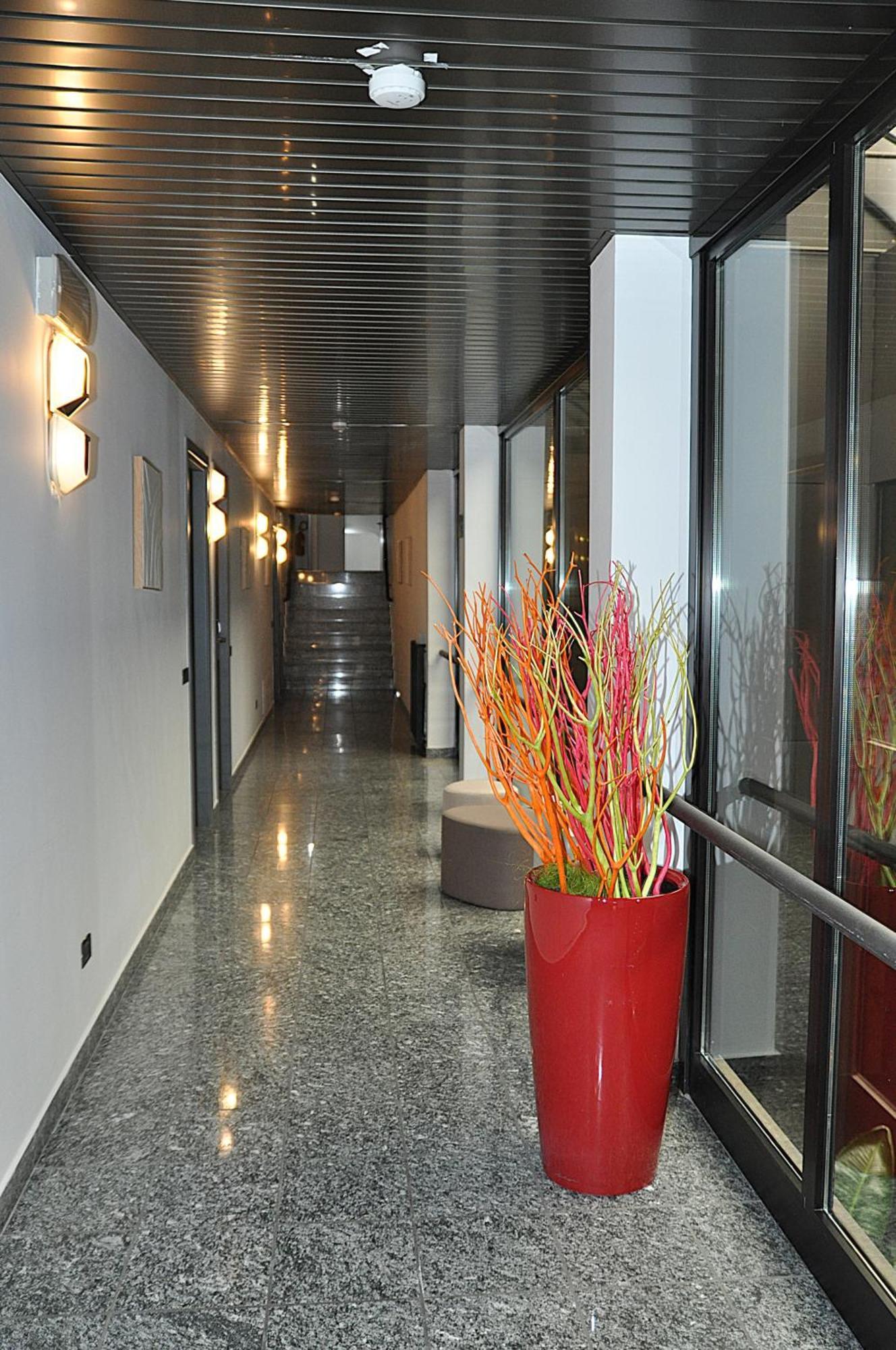 Hotel Comtur Бинаско Екстериор снимка