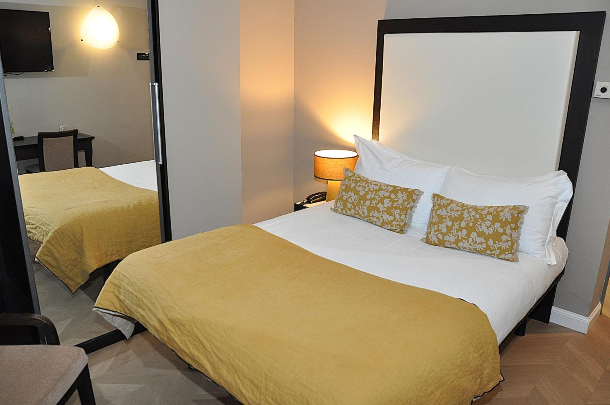 Hotel Comtur Бинаско Екстериор снимка