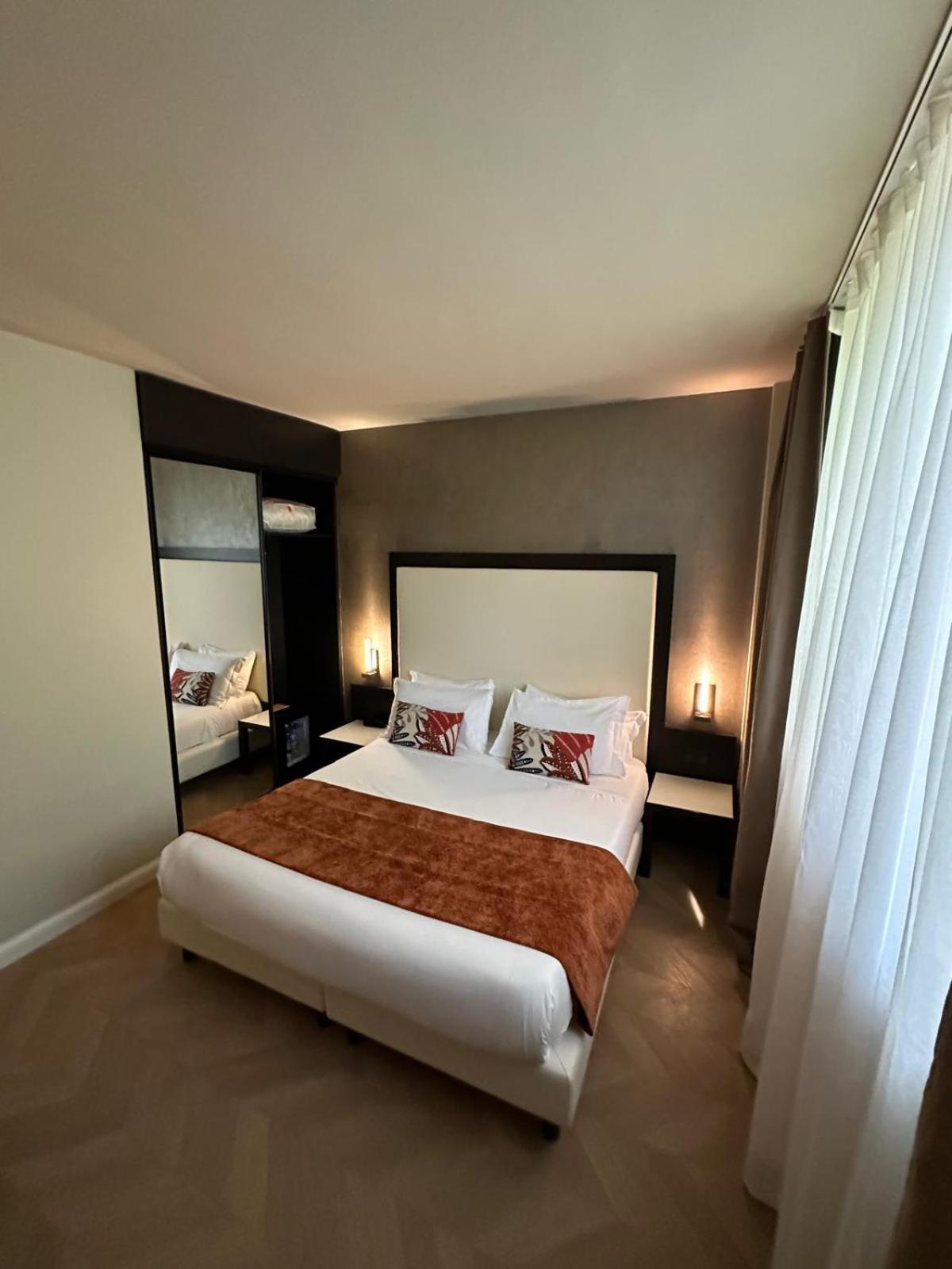 Hotel Comtur Бинаско Екстериор снимка